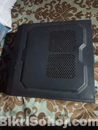 Gigabyte H110M; Ram: 12GB; SSD: 240GB; HDD: 1TB;